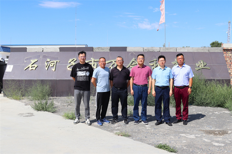 省供銷社黨組副書記、監(jiān)事會主任張強調(diào)研集團(tuán)公司在疆合作企業(yè)