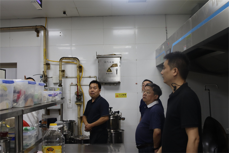 省供銷社黨組成員、理事會副主任向偉益帶隊檢查指導棉麻集團安全生產(chǎn)工作